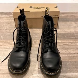 Dr Martens Air Wave boots size 41 (W9) in Black